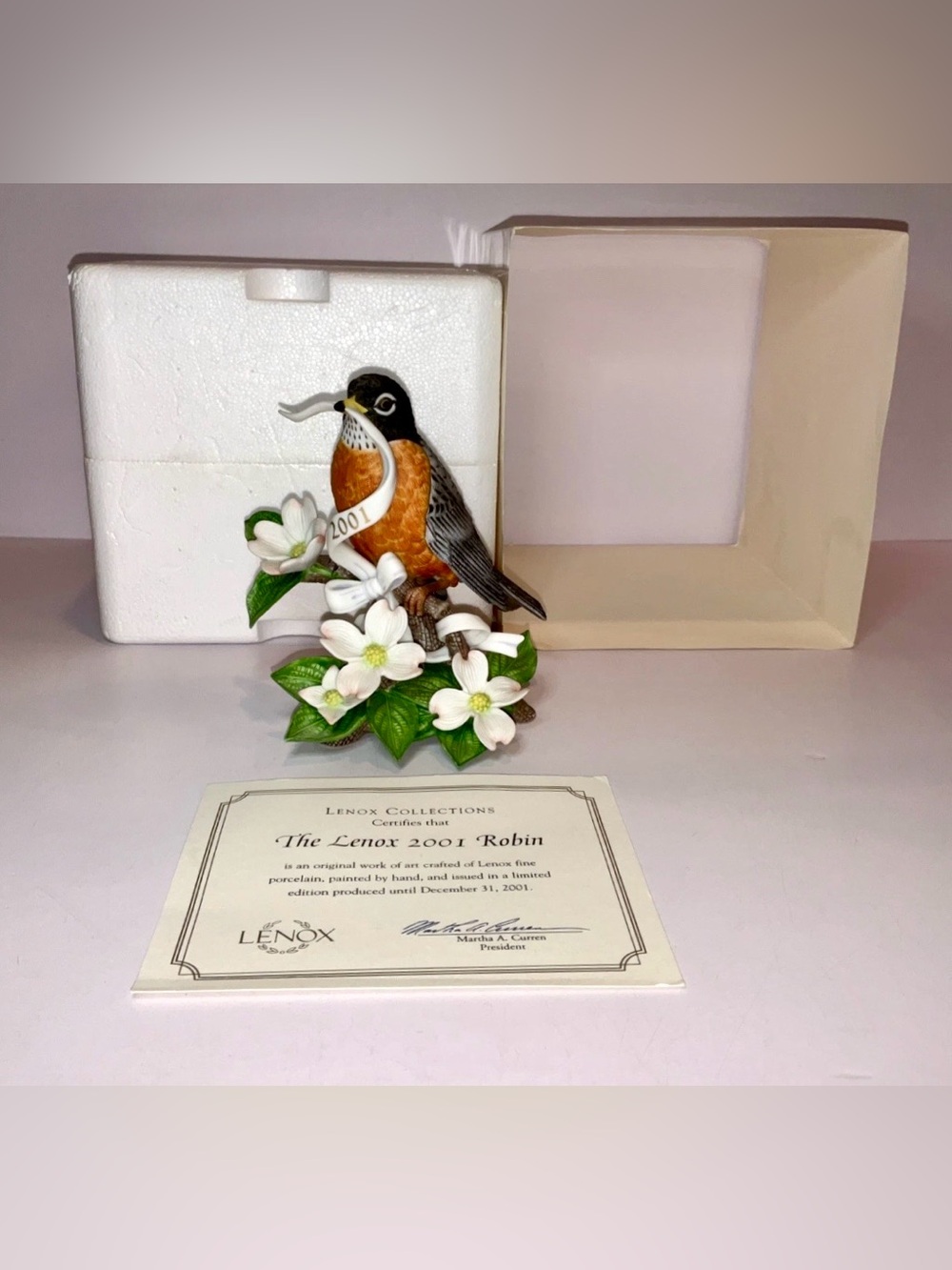 Lenox 2001 Robin Porcelain Bird Figurine With COA Box Annual Sculpture